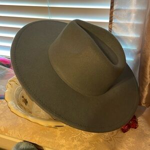 Polyester blocked hat